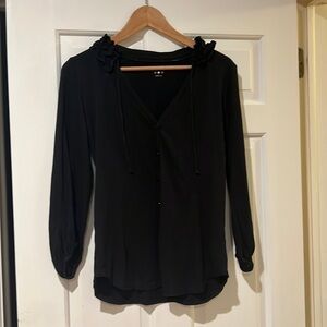 Three Dots fitted black v neck button down with ruffle